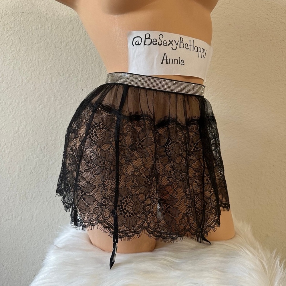XS/S,M/L Victoria’s Secret garter belt